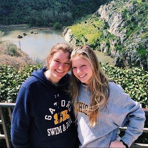 Meet your Posher, Caroline